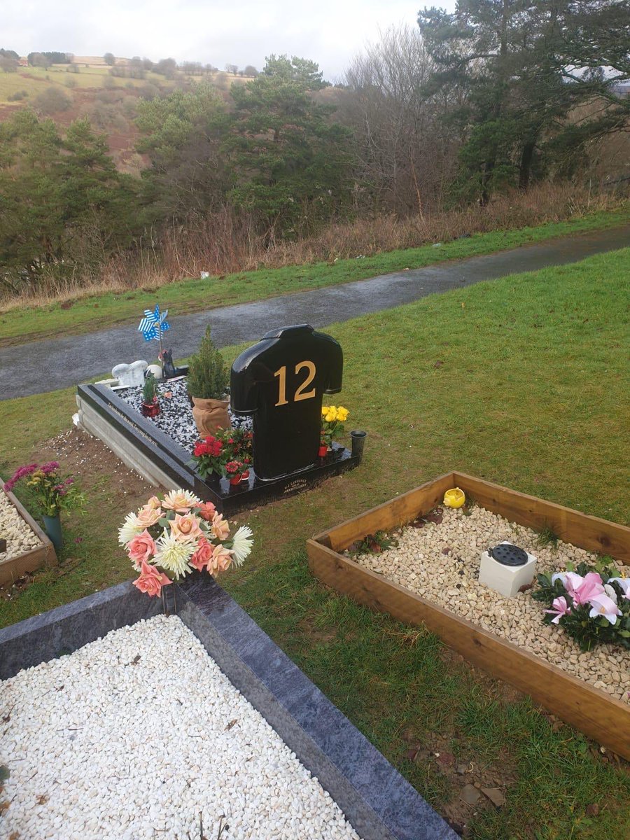 5/5

Tomorrow night we come together as a community to remember our friend Dan ‘Lefty’ Martin by raising awareness of Mental Health and raising money for <a href="/MindCharity/">Mind</a>. 

Thank you to <a href="/strripe/">Byron Hayward</a> &amp; <a href="/Nigelrefowens/">Nigel Owens MBE</a> for supporting this event. 

#Standbyme #TheOwls 

<a href="/WRU_Community/">WRU Community - Wrth galon y genedl</a>