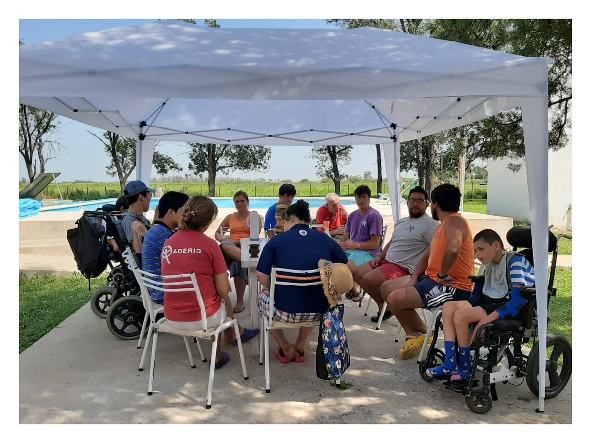 ADERID1's tweet photo. El Banco Galicia, sucursal Villegas, nos hizo una donación, con la que adquirimos este gazebo, del cual ya disfrutan en la colonia. Gracias Félix Cano, gerente de la sucursal, por comunicarte y pensar en ADERID. 
¡ Gracias !
#donacion #gazebo #Colonia  #aderid #generalvillegas https://t.co/aBk5bQgZpg