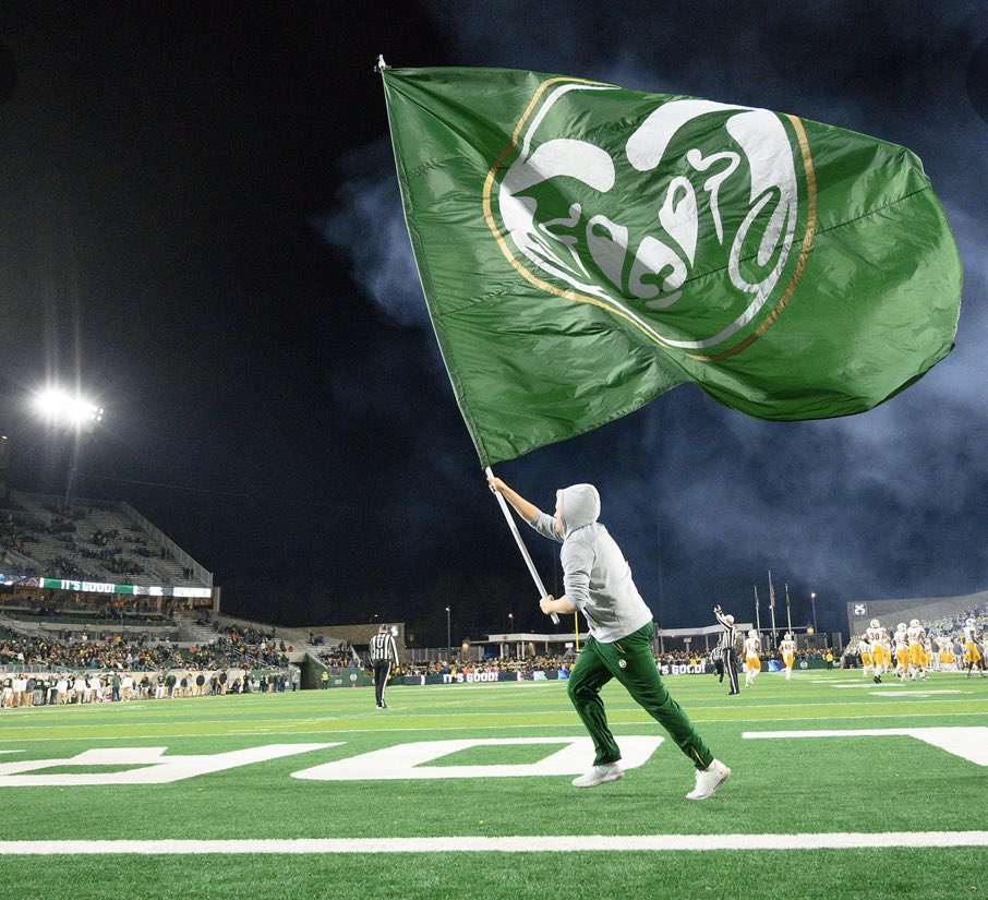 HRHSFootball's tweet photo. ⚫️🔵 #HRFB wants to thank Coach Lynch from CSU for visiting the #Falcons #highlandsranch #cresthill https://t.co/E6lZJOO22q