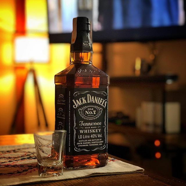 geepyo's tweet photo. To the wins, big and small, of this very long (and not over) week, cheers! And to the woes I have yet to rise above and conquer, wait lang kayo, dudurugin ko kayong lahat!! Nyemas kayo..! 👊🏼😅🥃
.
.
.
.
.
#longday #tiredaf #jackdaniels #jd #whiskey #al… https://t.co/spGKOfJVrF https://t.co/sYlenN5G3G