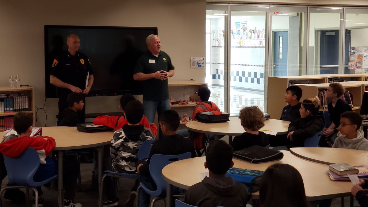 hms_hawks's tweet photo. Mayor Filippo and Chief Howell holding a Town Hall Meeting with our 6th grade SS students. #EMSproud #connectingtocommunity #BetterTogether https://t.co/cuhhqU7OZF