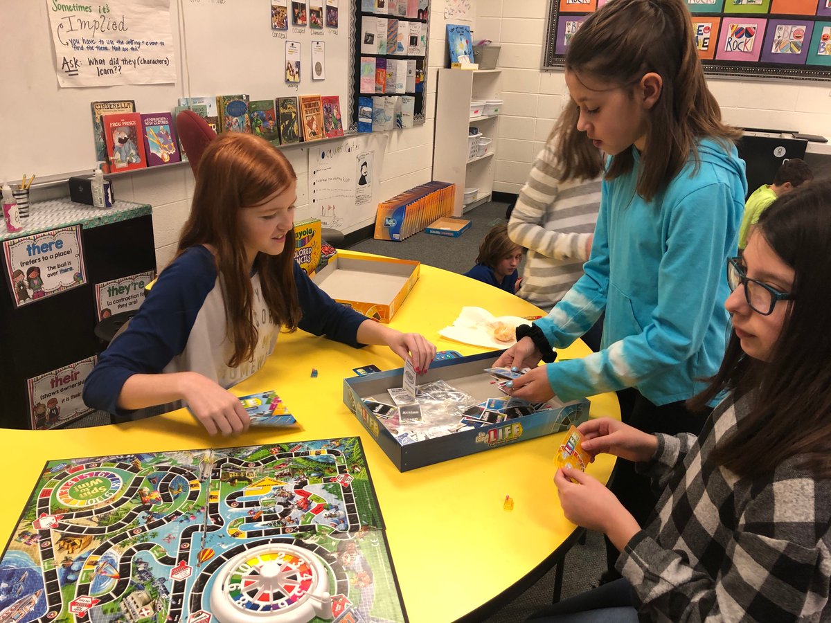 MrsEbert5th's tweet photo. Board game time for our Golden Paw!! @starhuskies https://t.co/09Ri05Fth1