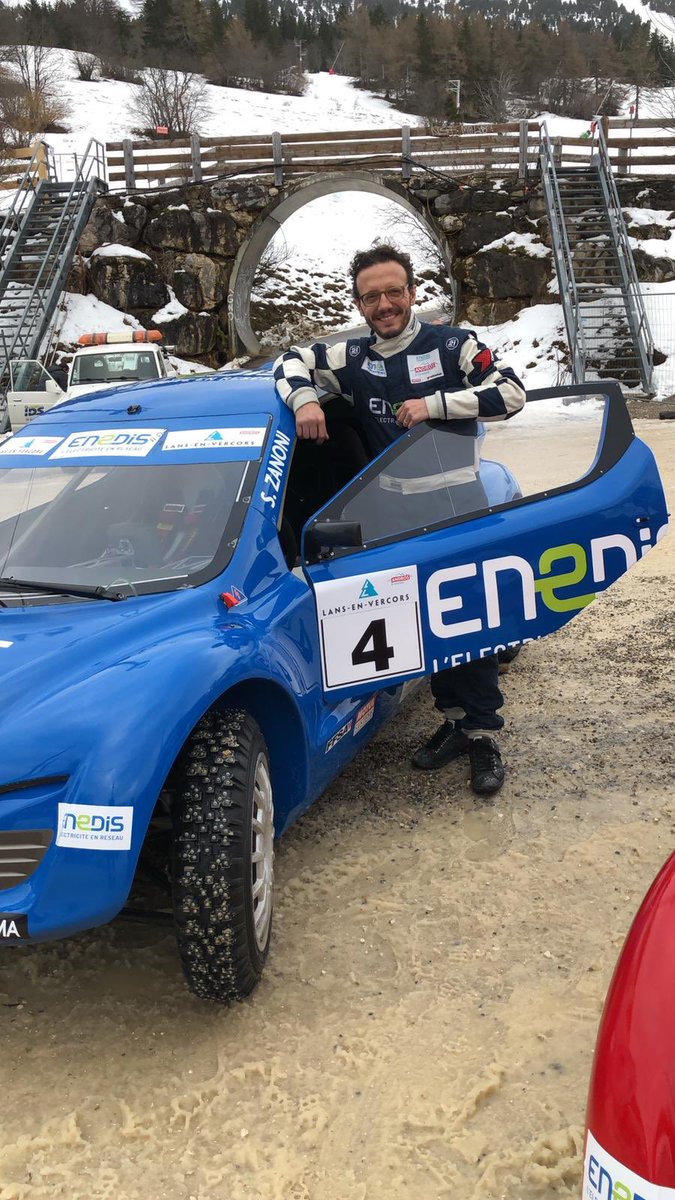 Ce Week end : direction <a href="/LansenVercors/">Lans-en-Vercors</a> pour une nouvelle étape de l’e <a href="/TropheeAndros_/">Trophée Andros</a> !
<a href="/chefzanoni/">Simone Zanoni</a> prend le volant de notre bolide bleu électrique !
⚡️ alors Prêt à en découdre et à prendre la tête de la Brigade #IceTeamEnedis ?