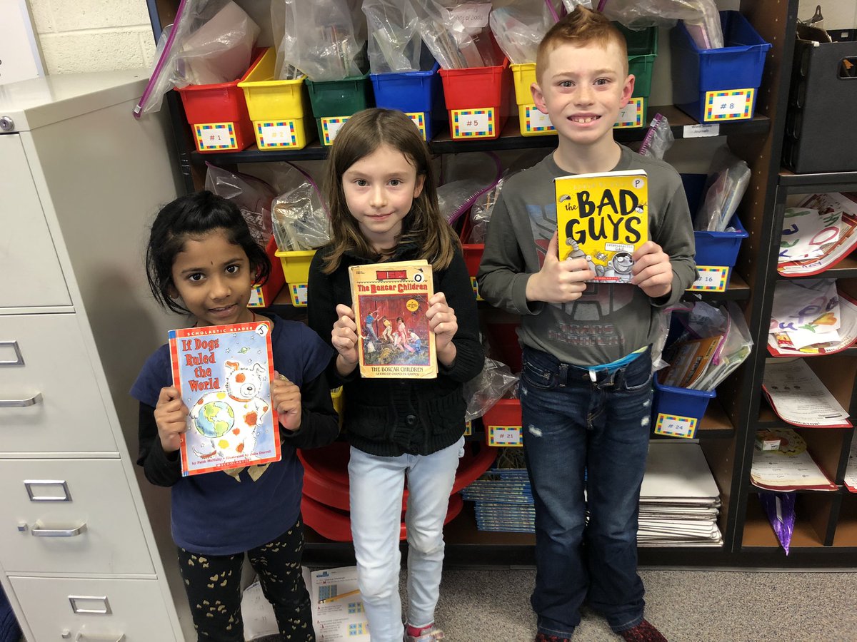 MissGloden's tweet photo. @OneWattles 2nd Graders collected books over the holidays to donate to the pediatric unit at Troy Beaumont! We are so proud of these kiddos for choosing kindness, pursuing excellence, and working for the common good! Way to go! @MsDrabik @MsCandela1 https://t.co/vQ6mj81aN7