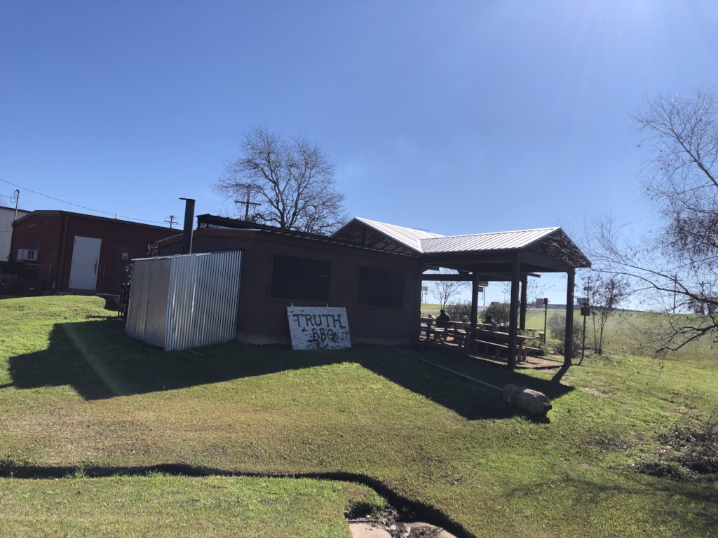 6thgradersrule's tweet photo. #TruthBBQ currently has no line. #ThatsAFirst #bbqlunch #HGOFavorite bound. https://t.co/92L5nQxPCE