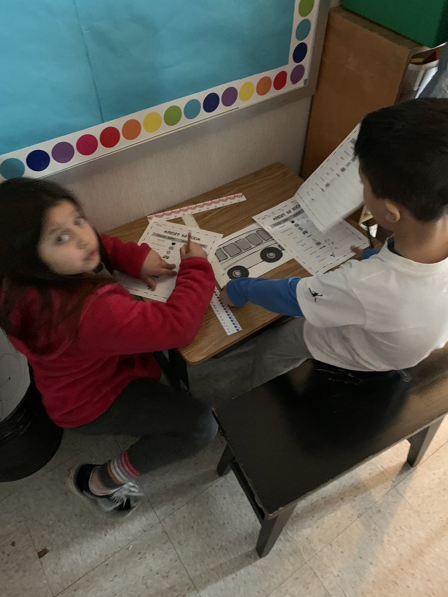 MsWalkerIn2nd's tweet photo. We closed out our measuring unit by doing a “Measure the Room” activity to find the most efficient unit to use with our rulers. #mathworkshop #wearebaileys @BaileysES_FCPS https://t.co/P7nKAbtZr5
