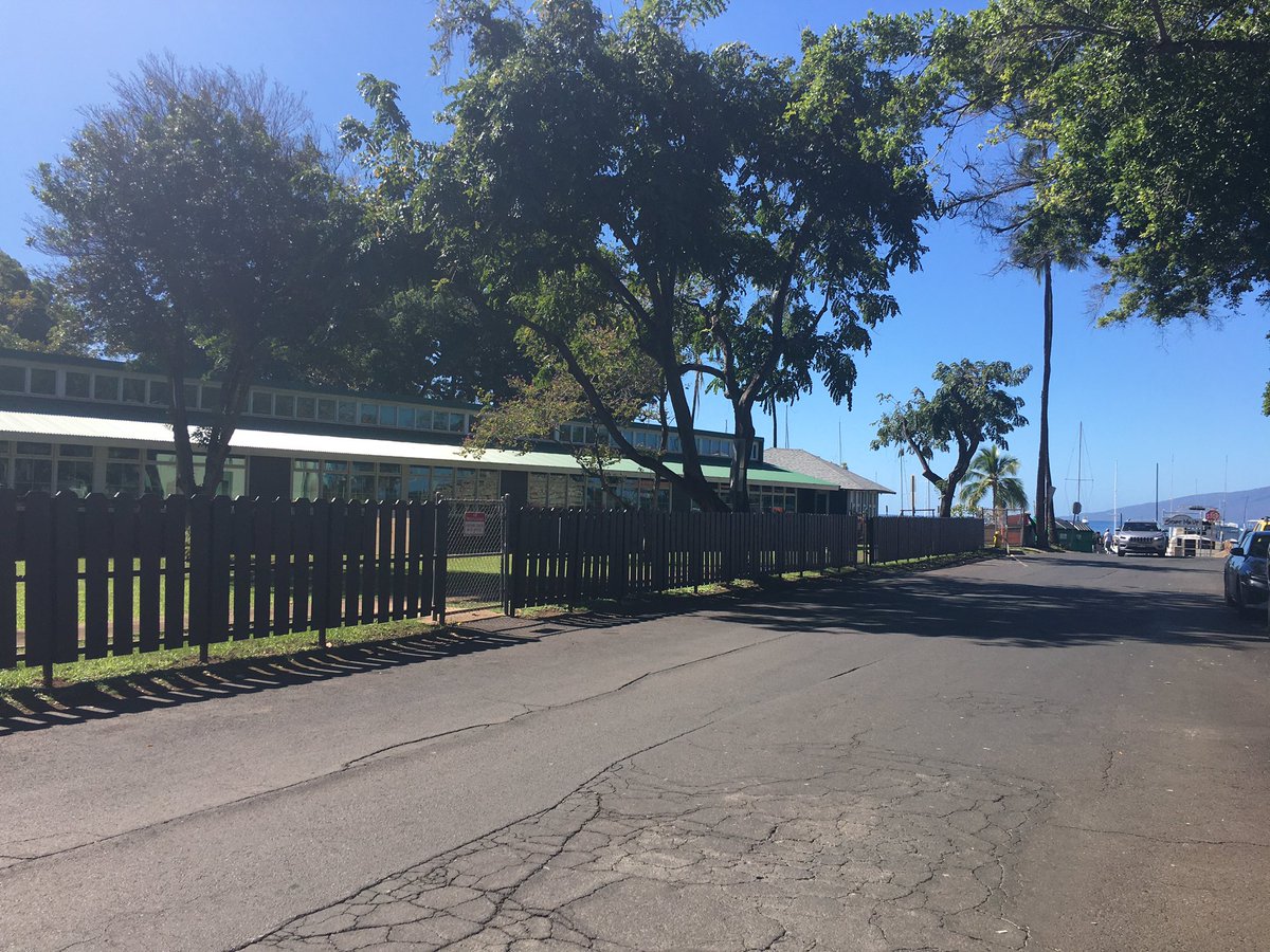 mrs_long_math's tweet photo. Now this is a school with a view!Elementary students in Maui study first hand about oceans! https://t.co/9PfzMnOkHE