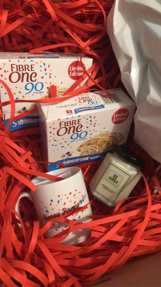 reversethecrown's tweet photo. Thank you so much to @FibreOneUK for this amazing box to make my birthday more special since my birthday is in January!!! So amazing π #TweetMoreCake https://t.co/LKfxBcuGPR