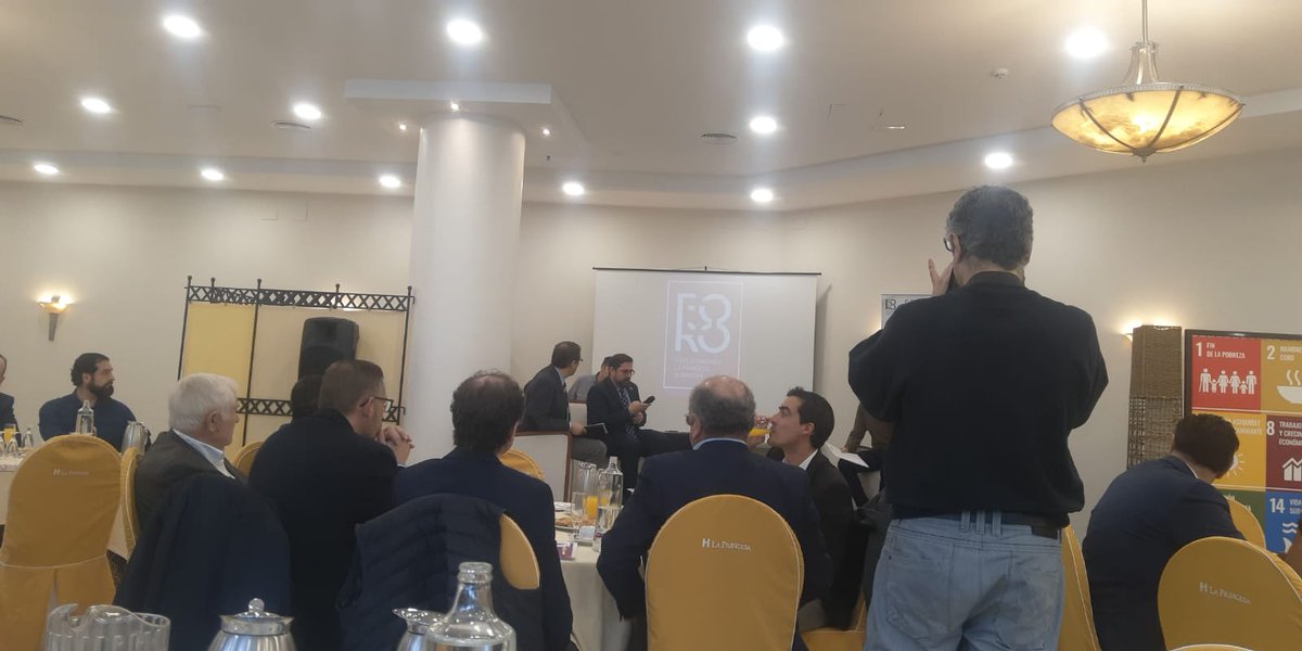 AlcorEss's tweet photo. Ayer en el Foro por el Empleo, en Alcorcon, con empresas inspiradoras: reciclaje móviles, apadrinar un olivo y contribuir al desarrollo rural...desde #Alcoress apoyamos y difundimos https://t.co/YcyFpEGOaZ
