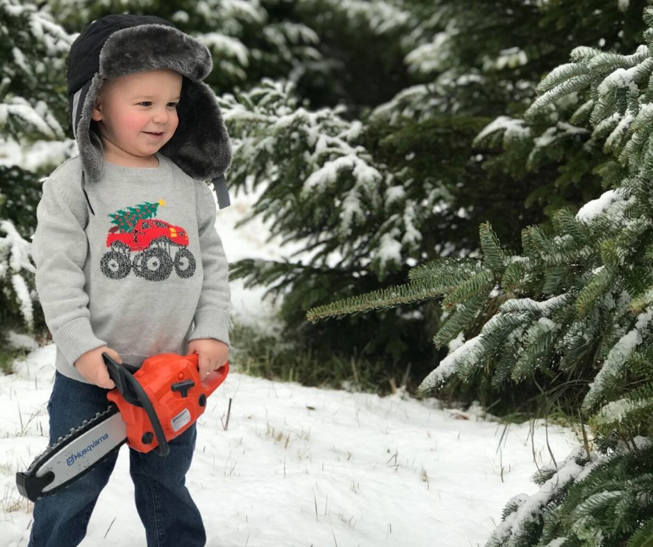 HusqvarnaUSA's tweet photo. #HusqvarnaFans come in all sizes! We love seeing little ones take part in the #NewChainsawGeneration. A big thank you to Leighann Sherwood on Facebook for this adorable photo! #FanFriday https://t.co/cMAb1UHoNQ