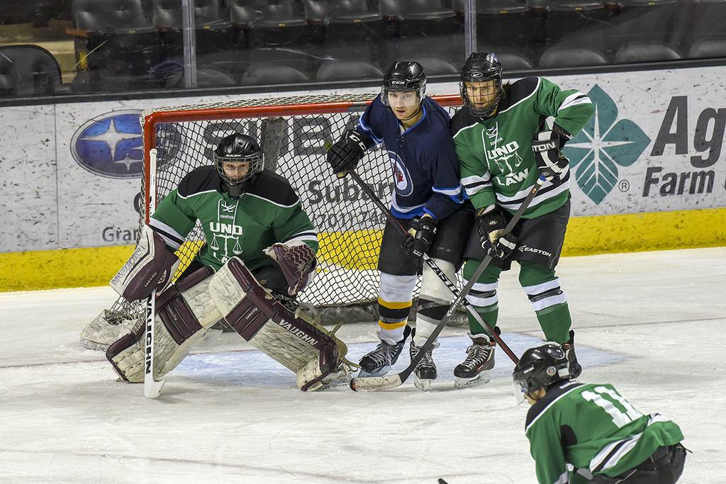 UNDLawSchool's tweet photo. Good luck to the UND Law hockey team in the 7th annual Cross Border Classic hockey tournament put on by our Canadian Law Student Society. Find the full schedule of games here - https://t.co/qu5PHt3N1n #GoLaw #UNDLaw #UNDproud https://t.co/JYIefgRDqh
