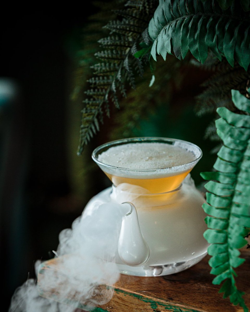 Take a teapot, and make it Friday 😉

Here’s our Full Moon cocktail - Tanqueray Sevilla Gin, Peach Liqueur, Orange Oolong Agave &amp; Jasmine Dragon Pearl Elixir ✨

Join us this weekend for cocktails, top class entertainment &amp; amazing Californian food #FireflyMCR