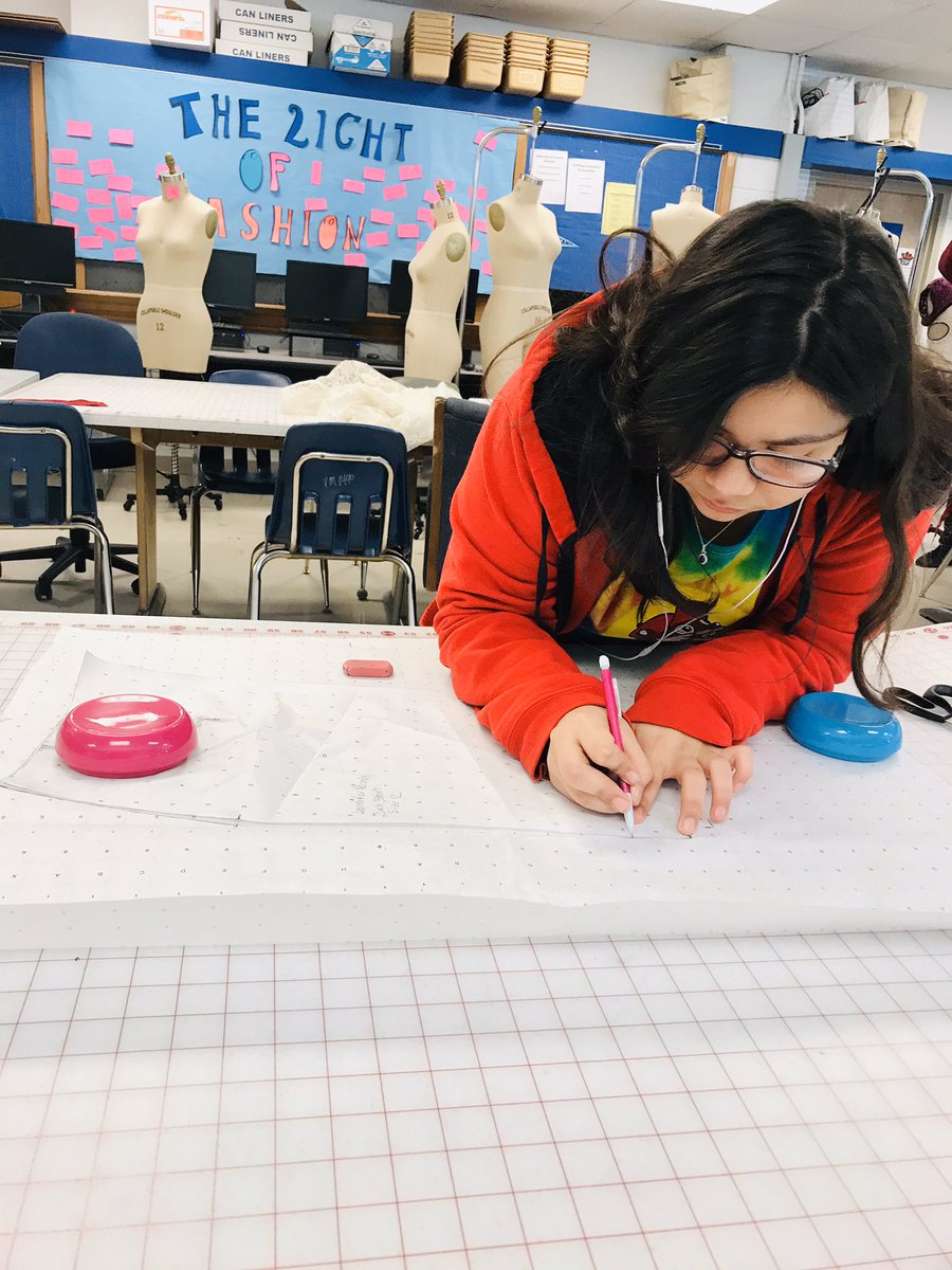 SRHSFashion's tweet photo. @PasadenaISD_TX where Sam Rayburn designers are in the studio working on one of a kind designs. #futurefashiondesigners #justgettinstarted #FashionFriday https://t.co/PFNGk96mup