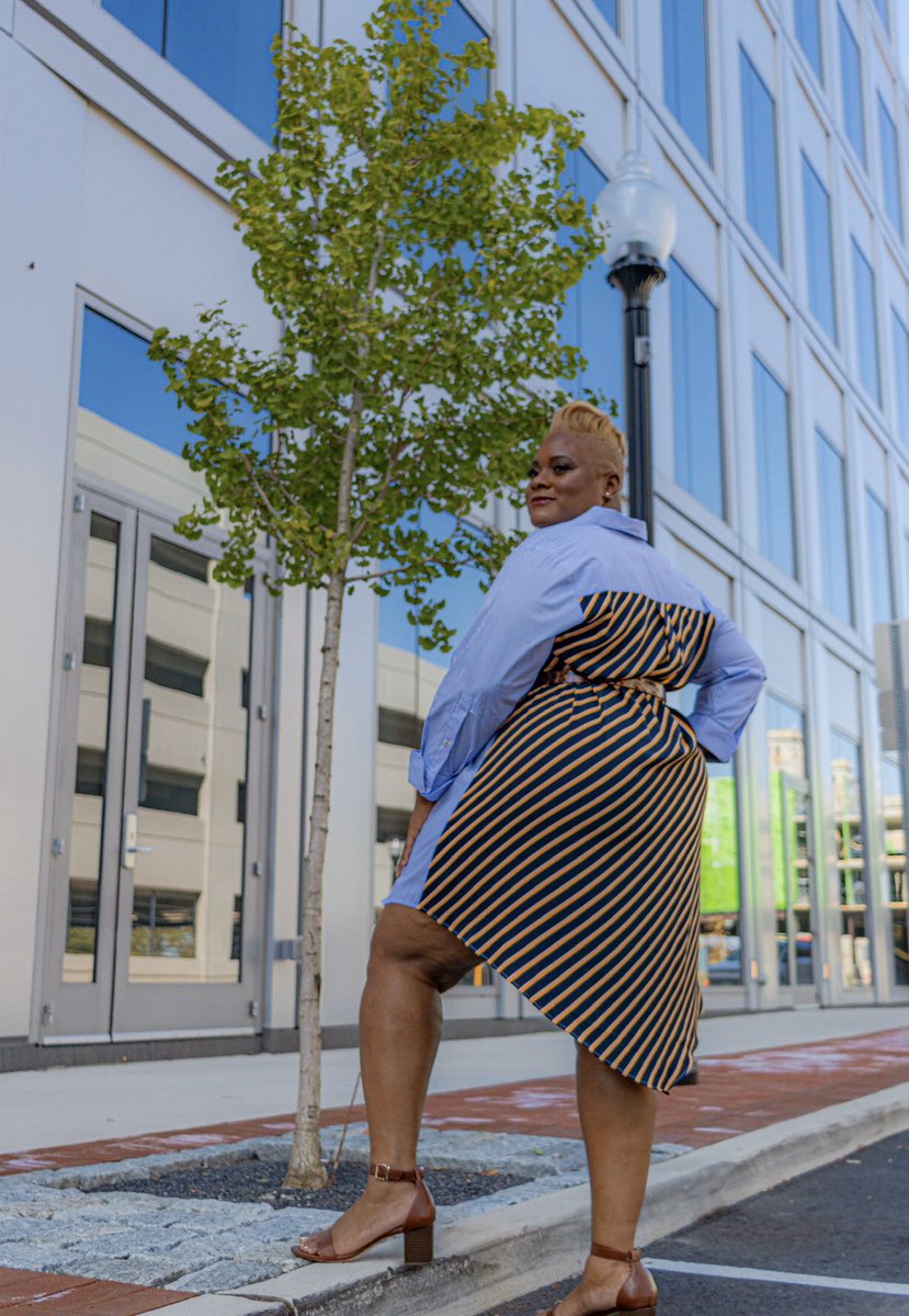 DeeMarieStyle's tweet photo. Standing tall and giving it my all. Looking forward to walking confidently into warmer weather with my blue pinstriped, Tommy Hilfiger dress. #DeeMarieStyle #MacysStyle // 💇🏾‍♀️: @ladieschoice_hairlounge // 📸: @treeentphoto #macysstylecrew #mystylemyway #springwatch #fashionblogger https://t.co/mDni9MVzue