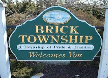 EmpanadaGuy1's tweet photo. We're back in Brick!!! We'll be here Sat 1/25/20 11am-3pm
Ocean Ice Palace &amp; Ocean Hockey
197 Chambers Bridge Road
Brick, NJ 08723
We'll post future dates soon. Come say hi tomorrow!!!
#FollowTheRedTruck #Empanadas #Brick #ComeGetYourFix https://t.co/A5SCnFkEdt