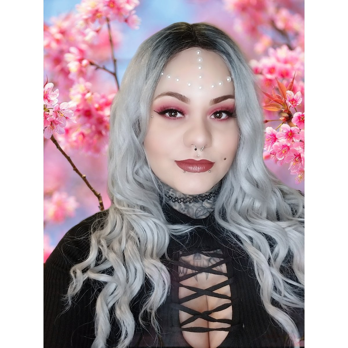 S3r3nitySuicid3's tweet photo. #serenity_the_bronx_mua_slays #bronxmua #undiscoveredmua #makeupjunkie #makuplover #makupartistry #art #transformation #silverhair #silverwig #katvond #coverfx #boxycharm #boxybaddies #billiondollarbrows #toofaced #tarte #redcherrylashes #prettyvulgarcosmetics #touchinsol https://t.co/tOvA5uhVSo