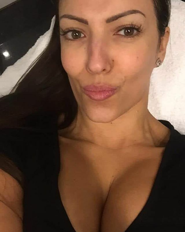 MandyJRoss's tweet photo. I’m due for a #Realstagram.
This is me au natural, no make-up, no edits, no filters, no special lighting or a photographer.
Just a reminder that you don’t need any of the above to feel worthy, enough or beautiful.
Next time you’re scrolling through yo… https://t.co/gcSpklVY3G https://t.co/tX5MOuyiTR