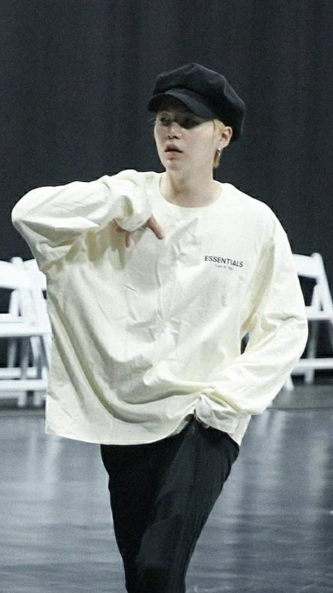 뷔슈 Pics (@rolxgucci) on Twitter photo 
