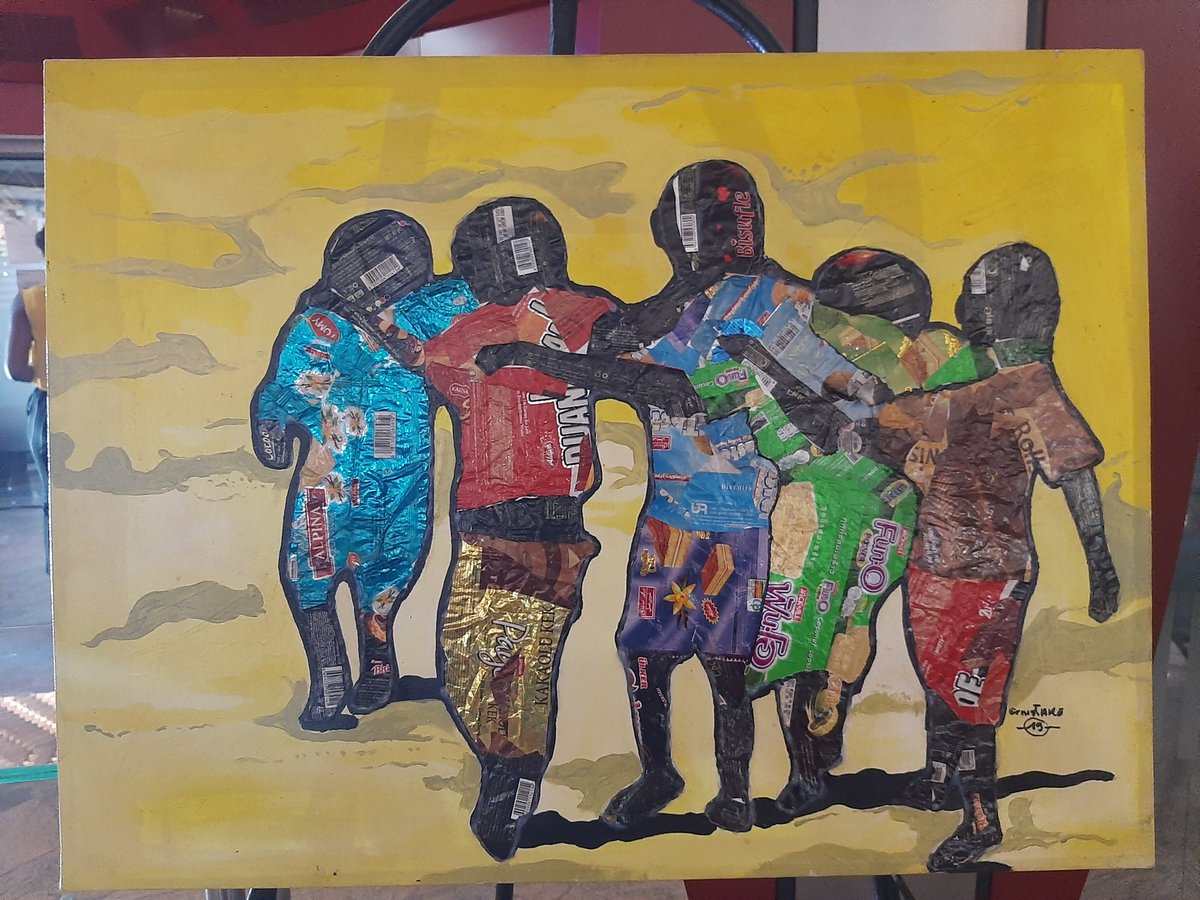 DolegbeDavid's tweet photo. La #SGCI est un acteur majeur du mécénat culturel en #CIV225. L'entreprise témoigne cet engagement en encourageant les jeunes artistes. Les différentes œuvres exposées sont variées, coloriées et surtout captivantes.
Celle-ci a été conçue avec des emballages de biscuits
#SGCIART https://t.co/bukagpuA2D