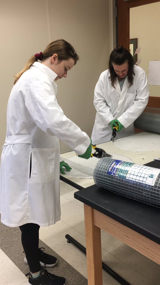 KellyLRonald's tweet photo. Trap making! #HopeBIO https://t.co/UJz0Jueb9B