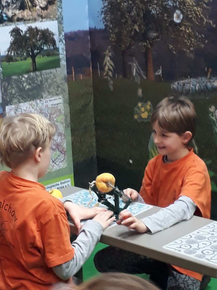 BiostationRSK's tweet photo. Letzte Schulklasse im #Schülerprogramm auf der #IGWnrw #mirschmecktnrw XS https://t.co/Oo05CuhVIG https://t.co/MYmgzufVjS