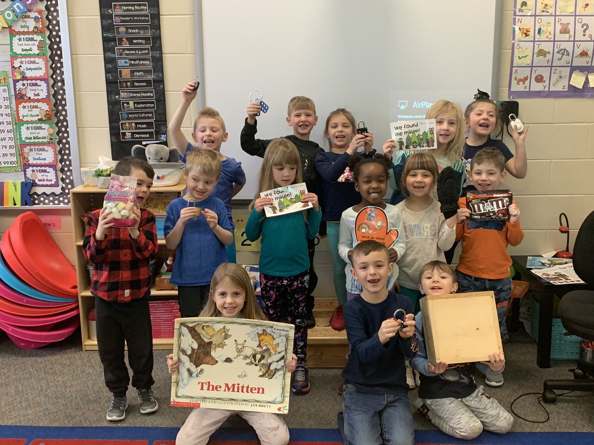 BloominKinders's tweet photo. We did it! We saved Nicki’s mitten! @howard_huskies #criticalthinking #collaboration https://t.co/MP14zND32y