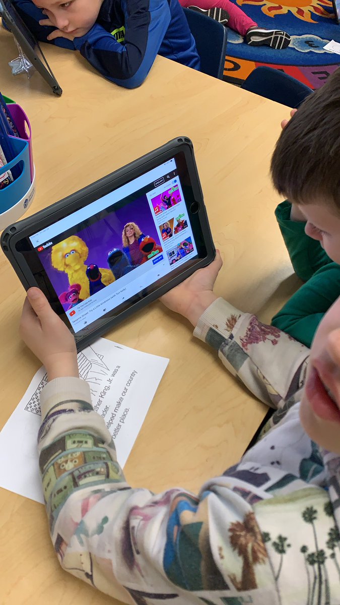 whiteheadkinder's tweet photo. Learning and discussing ways we are kind @MrsTAnderson #TweetthatTechPVE https://t.co/QUurzjvJQN