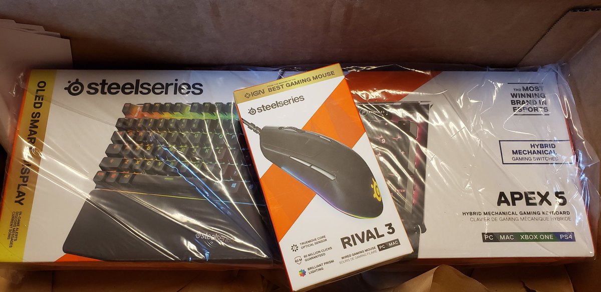 BearOfTwitch's tweet photo. Oh hello there beautiful.
Thank you @SteelSeries for the hook up! Can't wait to stress test the hell out of them.
Offer code BEAR10 to save 10% #partnerd https://t.co/8lBa1lYpOt