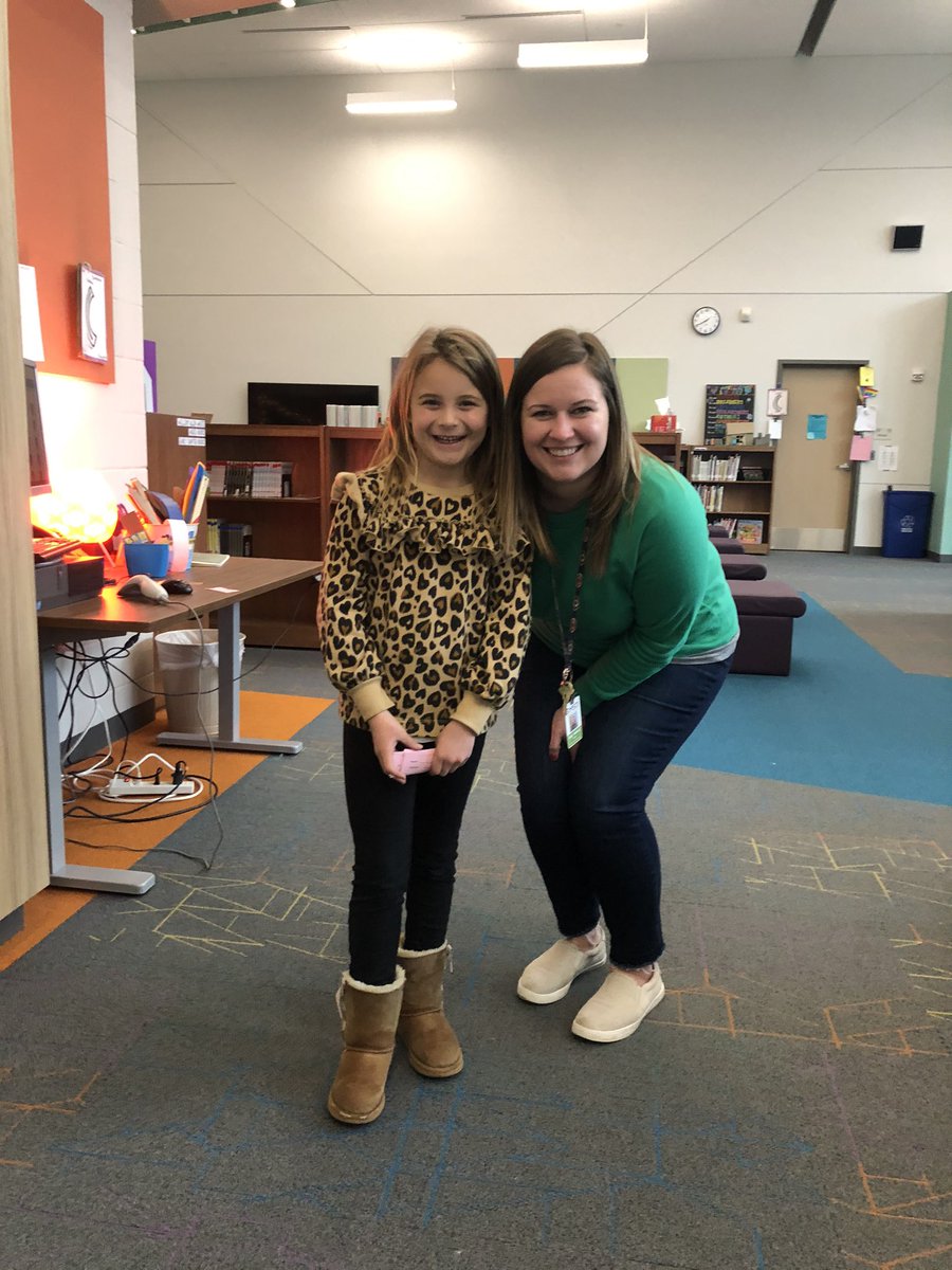 missmihelic's tweet photo. This girl turned in her Baxter Bucks to be a little librarian! #bkreader #futurelibrarian @Miss_Bachman https://t.co/ioitrSjX1e