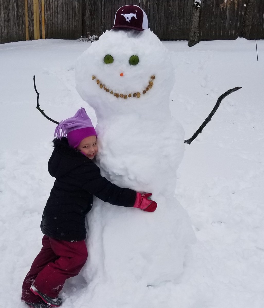 MV_Counselor's tweet photo. Great day for building a snowman! https://t.co/733Znq0Ycg