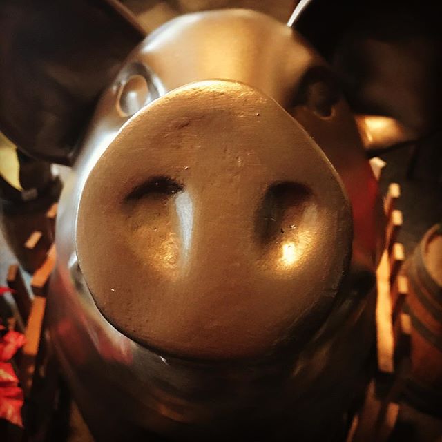 Guess who's back?! See you all for supper tonight at 5:30pm! We can't wait to show off our vacation glow. Come hungry! 🐽