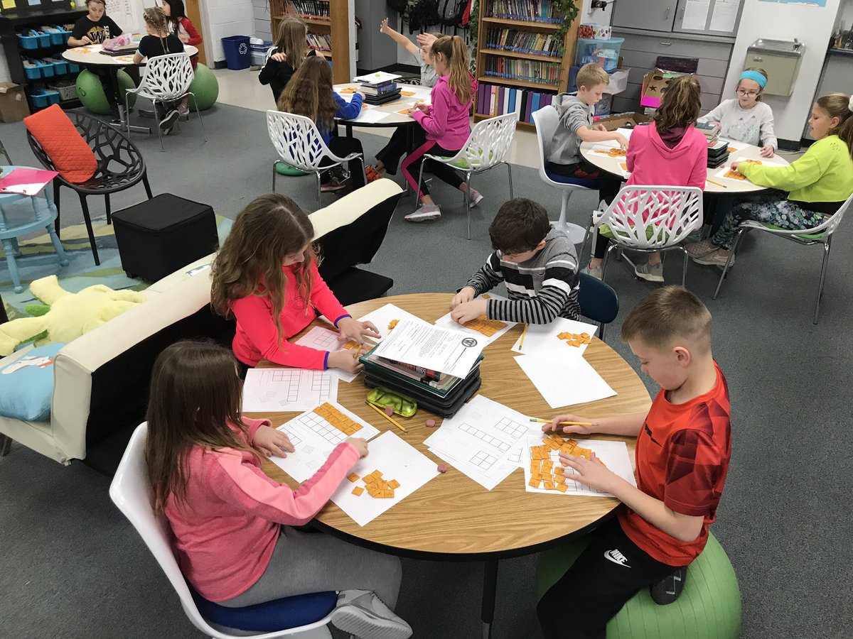 LaurieLarnold's tweet photo. Using Cheese Its to find and understand area and perimeter.  Hands on math makes it stick.  @NorthElem1  @WashCommSchools  #IamWashington https://t.co/9h8xkUwd0I