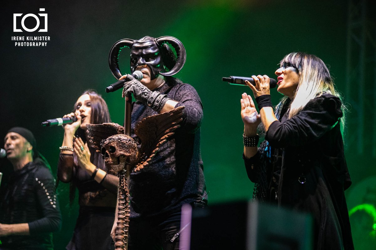 Riofest_2018's tweet photo. ¡¡YA LLEGÓ!! Llevamos esperándolo mucho tiempo. Por fin el gran concierto que necesitábamos para coger fuerzas este año. Aun puedes hacerte con tu entrada:
https://t.co/rEBoNPvT3H https://t.co/2v1umcRyKK