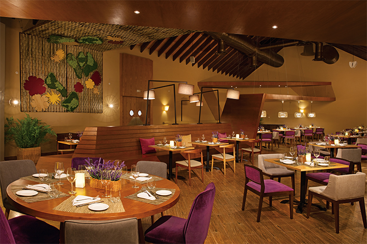 Enjoy delectable #ItalianCuisine at our Capers Restaurant, no reservations needed! 🍴 bit.ly/N00PC_DD #UnlimityLuxury  #FoodieFriday