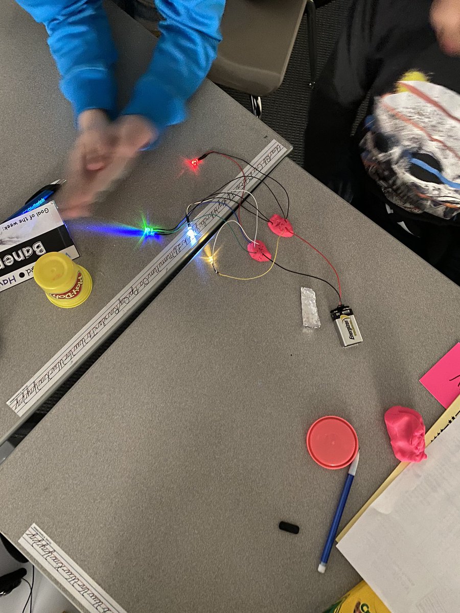 missb_bulldogs's tweet photo. Thanks @HalcottMStech for coming in to help us “makey make” #wypride https://t.co/D7xwX8XrbK