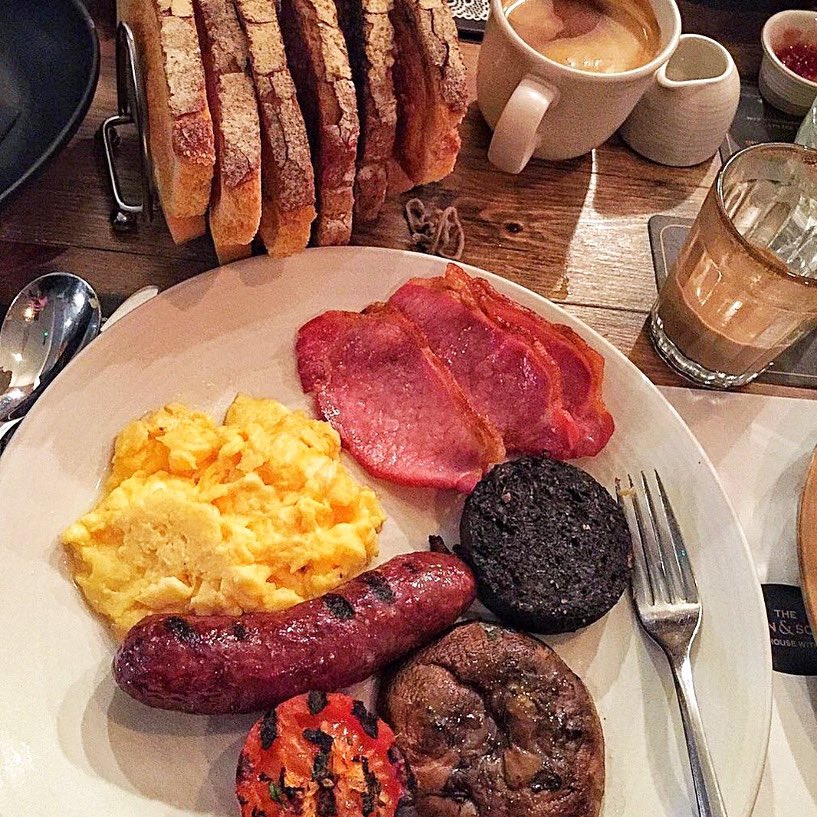 ScranandScallie's tweet photo. ✨Breakfast✨

Most important meal of the day served every weekend from 8:30am until 11am

#breakfast #brunch #edinburghbreakfast #scranandscallie #stockbridge #fromnaturetoplate #homemadesauages #stornowayblackpudding #freerangeeggs #georgebowersbacon  #tomkitchin https://t.co/cLZ1guzb5c