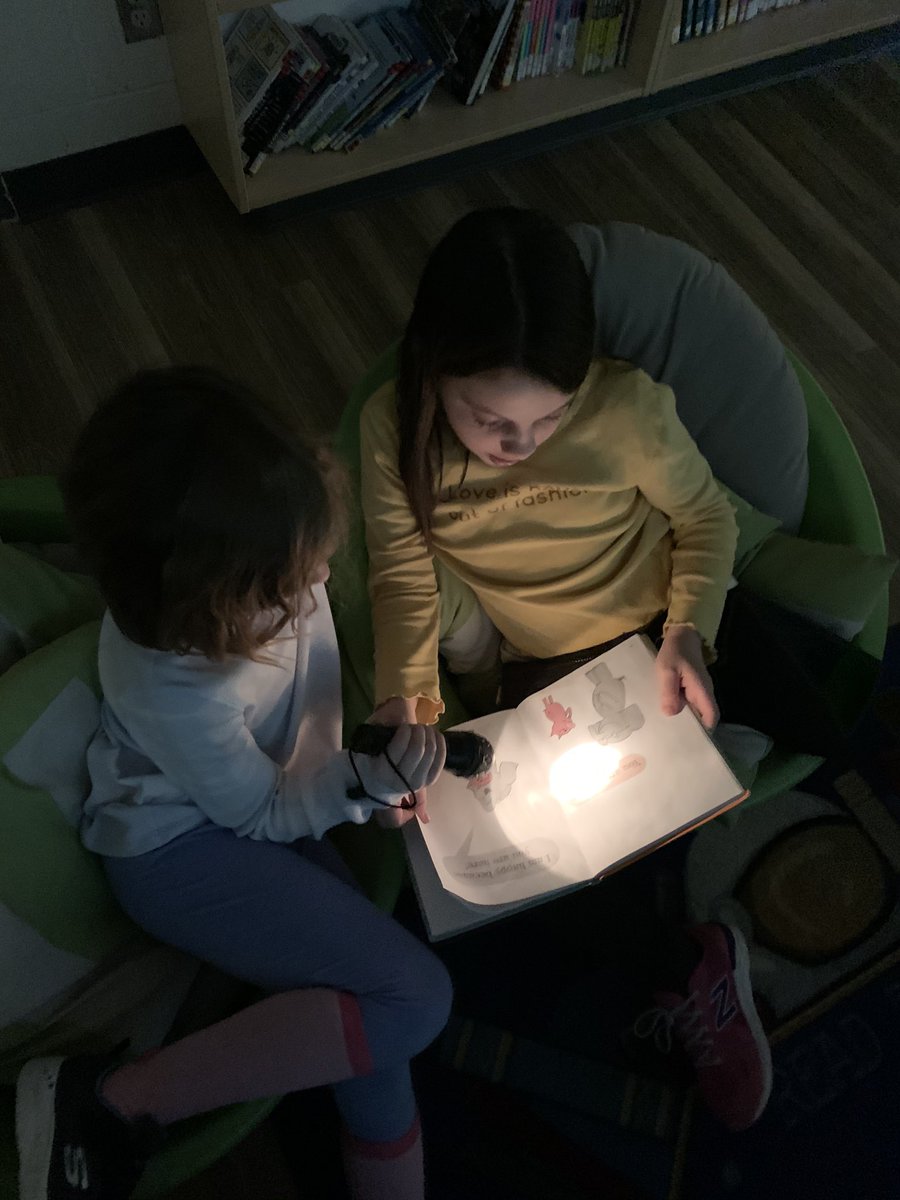 mrscott2jo's tweet photo. Thanks for letting us borrow the flashlights @gradetworocks and @meeussenna. #flashlightfriYAY was awesome with our learning buddies!! https://t.co/ny65t2uhiE