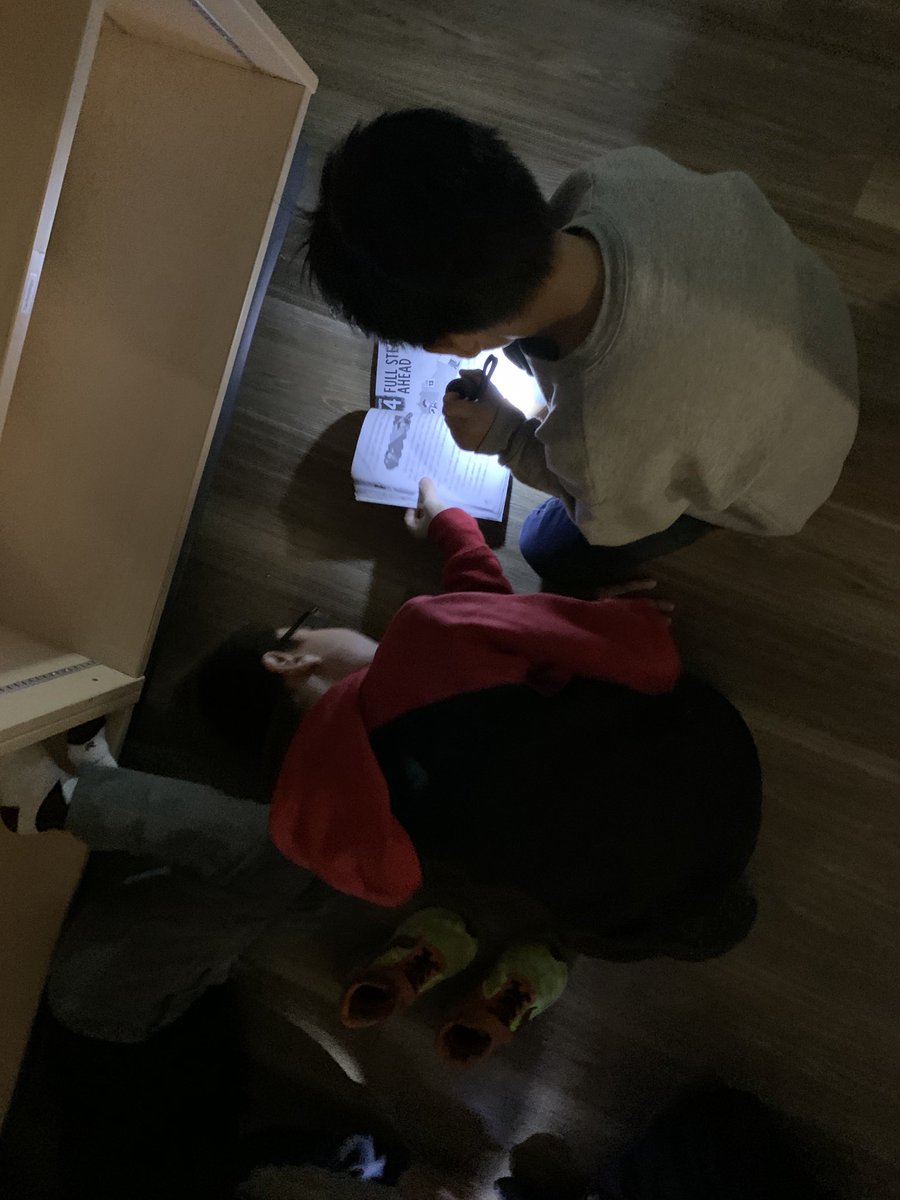 mrscott2jo's tweet photo. Thanks for letting us borrow the flashlights @gradetworocks and @meeussenna. #flashlightfriYAY was awesome with our learning buddies!! https://t.co/ny65t2uhiE