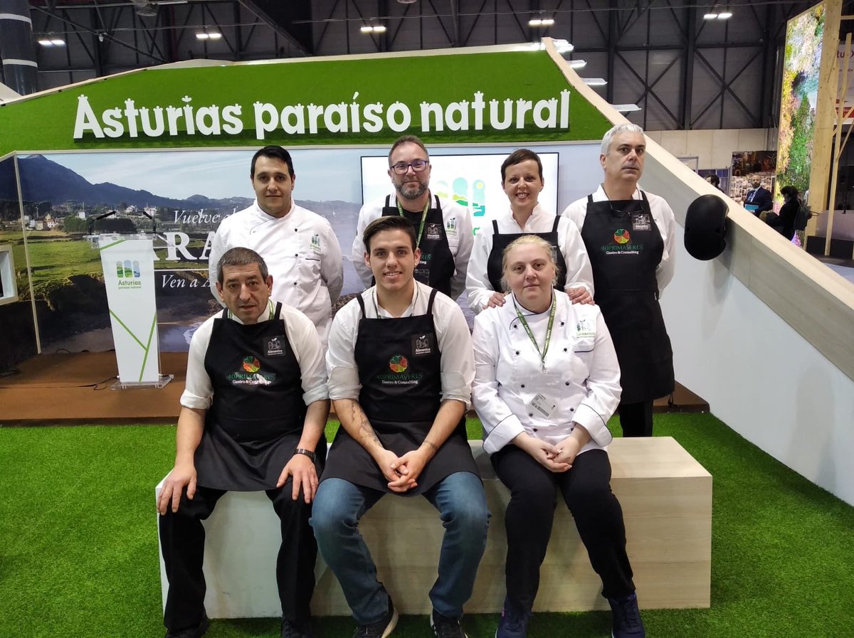 Escanciado y preparados riosellanos <a href="/LaTalamera/">La Talamera Gastro</a> <a href="/40Primaveres/">40 Primaveres</a> en el stand asturiano de <a href="/fitur_madrid/">FITUR</a> coperibadesella.com/24/01/2020/esc…