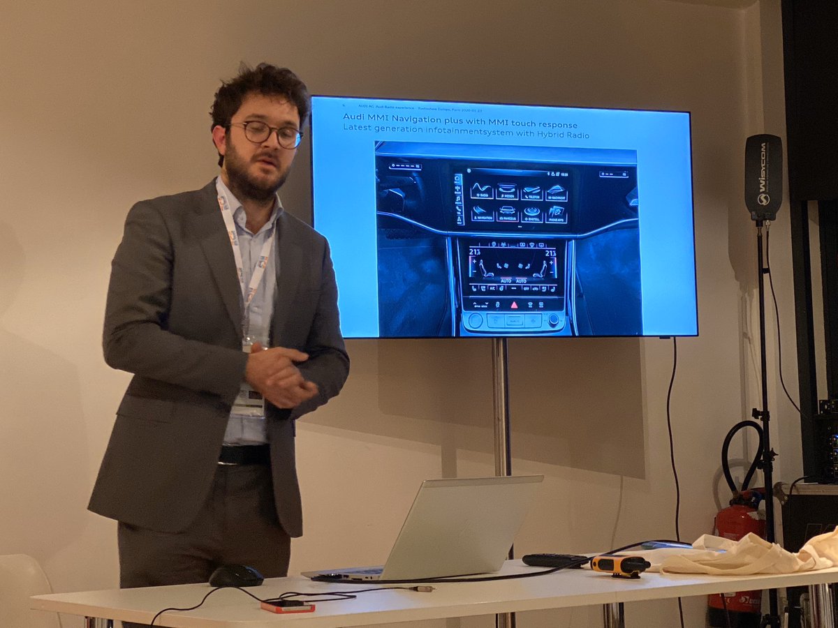 RADIOSZENE's tweet image. Der neue #Audi kann #HybridRadio - schaltet automatisch von UKW/DAB auf den #Webstream um und gleicht beide aneinander an 

#SalonRadio
#EuropeanRadioShow
#PodVillage