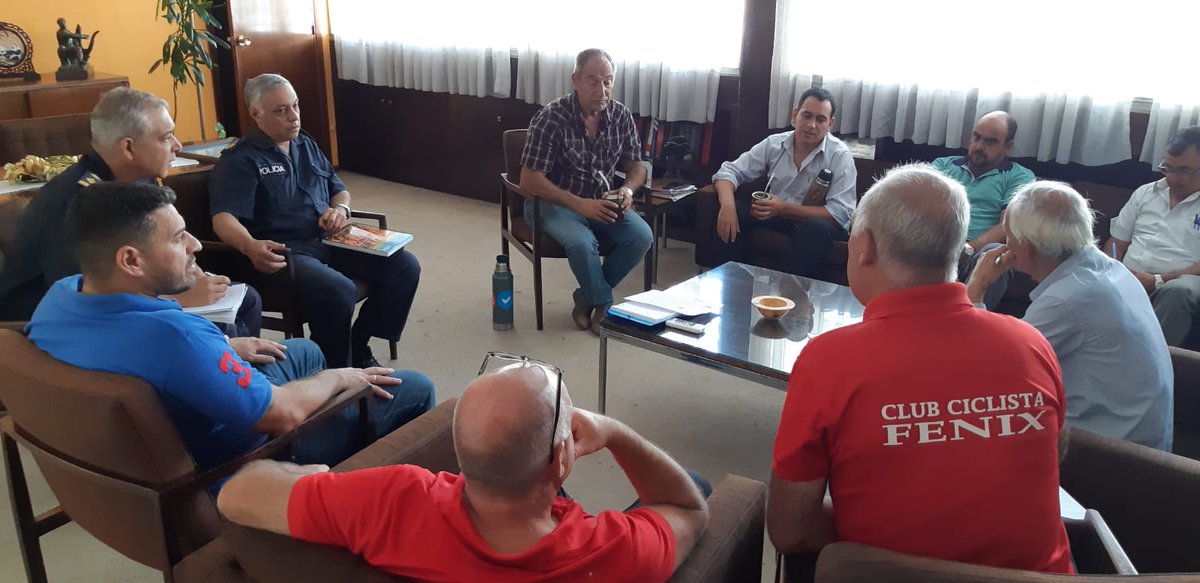 mauribg's tweet photo. En despacho principal de la Intendencia de Lavalleja estuvimos reunidos con autoridades de @clubcfenix para coordinar la llegada a Minas de Rutas de América. Evento deportivo histórico del pedal que llega a Lavalleja. @CiclismoUY @ciclismouruguay https://t.co/ESjTLbHxRd
