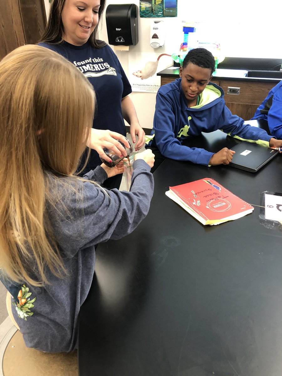 Ms Vanderford’s class learning about chemical and mechanical digestion by tracing the path of a cracker though the process. #sOARinginto2020 <a href="/HofiusKISD/">Hofius Intermediate</a> <a href="/paigecmoser/">Paige Moser</a> <a href="/baumel_dawn/">Dawn Baumel</a> #soaringinscience