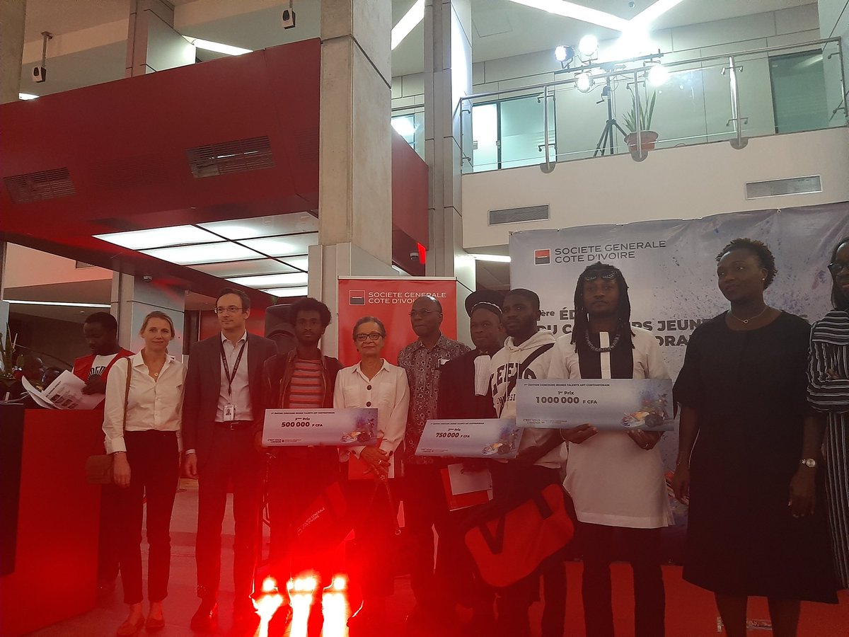 DolegbeDavid's tweet photo. Place à l'attribution des prix de la première édition du concours jeunes Talents Art Contemporain organisé par la #SGCI
1er : Konaté Souleymane
2ème : Tanoh Kouamé Bernard
3ème : Traoré Youssouf
#SGCIART #CIV225 #artcollectors https://t.co/KUThQDQiRK