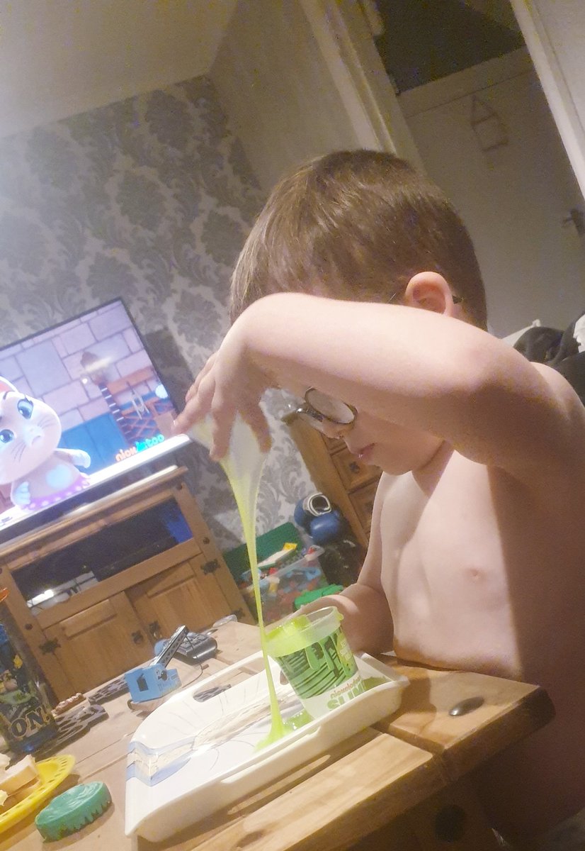ShantelleEdunn's tweet photo. Well Jack very proudly won Star of the Week from @Windmill1W. He decided that slime was a great prize! #ihateslime #why #extracleaning #sensory #helovesit #winning https://t.co/sdZphxwPzY