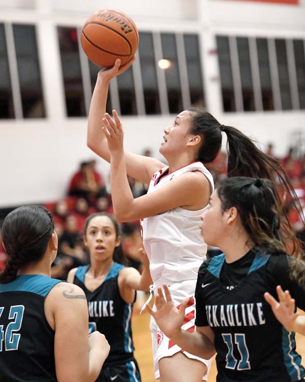 BaldHeadTruth's tweet photo. #MILGirlsHoops #Lahainaluna captures MIL D-I regular-season title with 6th straight win, 48-30 over @KingKekaulike. Their 164-game MIL win streak is history, but league title No. 16 in a row is now in sight. https://t.co/yyCu9gHiPB @MauiNewsSports @SaberAthletics @JordanHelle https://t.co/5kgbu1MFG7