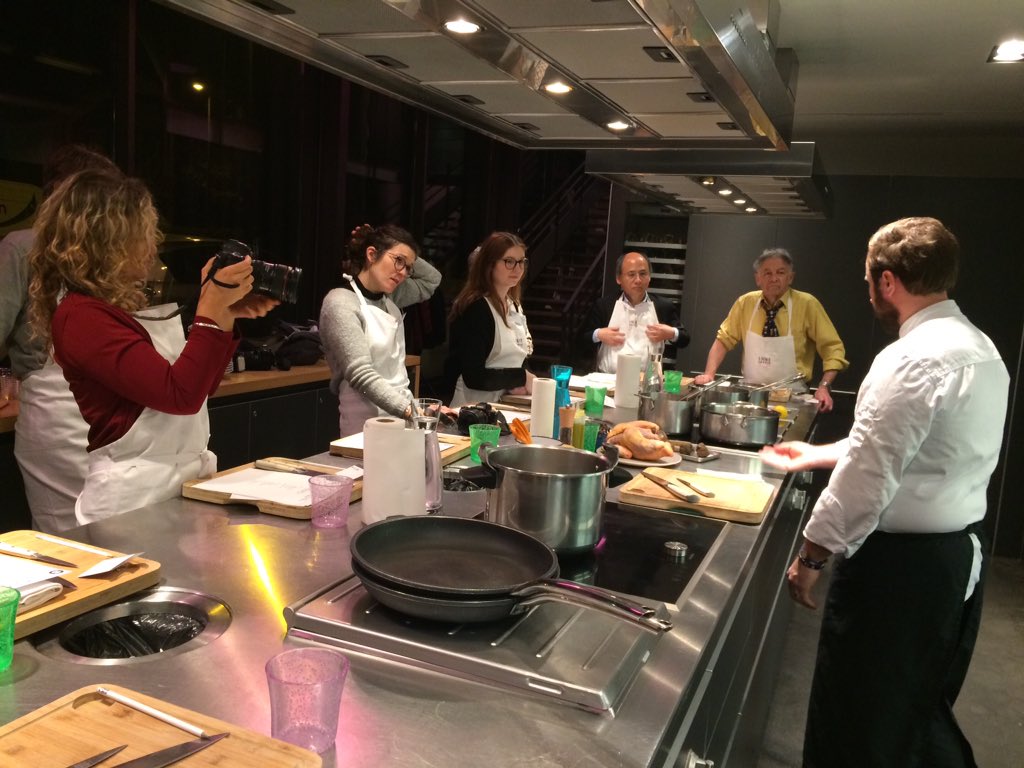 VilledeValence's tweet photo. Voyage de presse à #Valence des journalistes nationaux spécialisés #gastronomie pour le week-end autour de la #truffenoire : visite historique de la ville et cours de cuisine #truffe chez #scook @AnneSophiePic @ladrometourisme @valencetourisme https://t.co/TfJjoNxNST