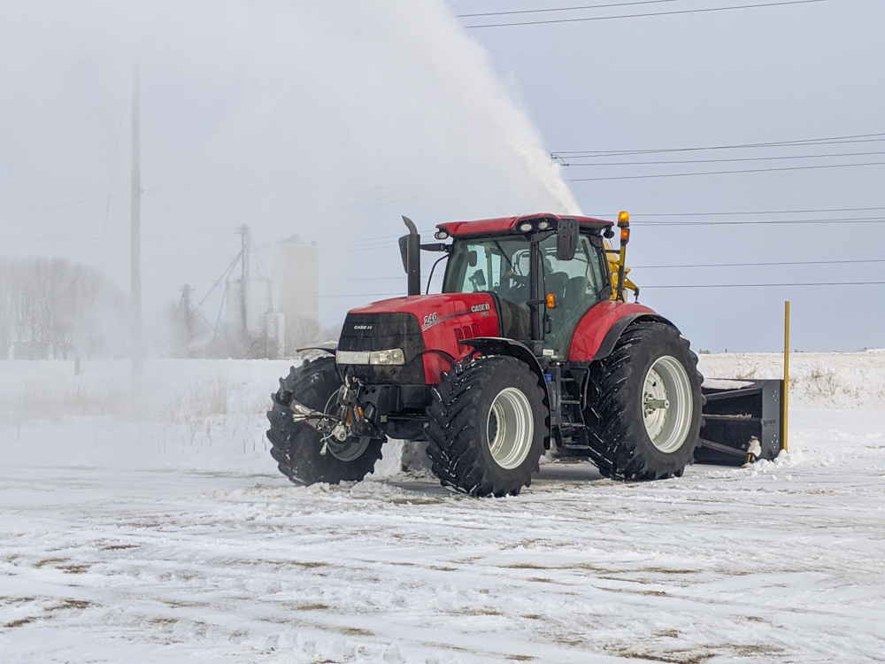 EquipmentOnt's tweet photo. Thank-you Andrew for sharing your #StoltzCustomerPhoto of a @Case_IH Puma 240 blowing back snow in preparation of the upcoming weather this weekend.
Contact a #StoltzSales team member today for all Your Snow Removal Needs.
#StoltzSnowSolutions #Winterweather @weathernetwork https://t.co/whlEUAhUXj