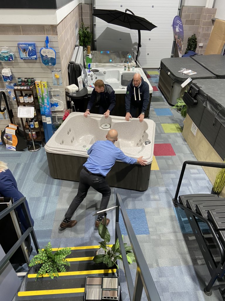 completespas's tweet photo. The new showroom at Pershore has had visitors from the USA for a catch up and to inform us of some excing changes coming soon. #marquisspas https://t.co/gefY454Xzb