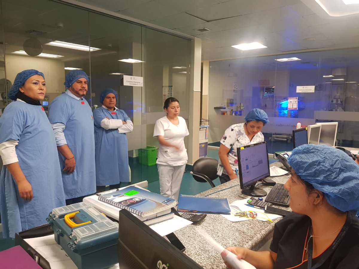 HCalderon_MSP's tweet photo. El nuevo gerente del Hospital @holgergarciach1 tras su posesión, ha recorrido varias áreas hospitalarias para conocer el funcionamiento de los servicios y verificar la correcta atención de los usuarios. #SaludParaTodos @Salud_CZ9 https://t.co/nQucvnXssk