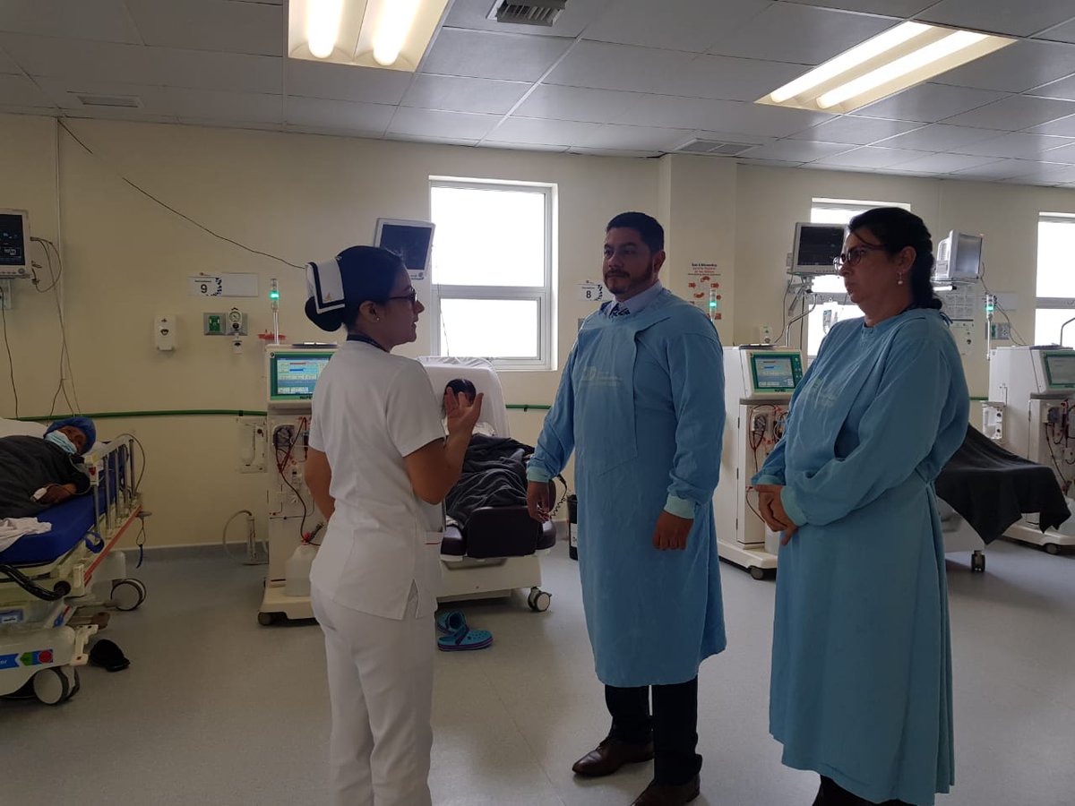 El nuevo gerente del Hospital @holgergarciach1 tras su posesión, ha recorrido varias áreas hospitalarias para conocer el funcionamiento de los servicios y verificar la correcta atención de los usuarios. #SaludParaTodos <a href="/Salud_CZ9/">Coordinación Zonal 9-Salud 🇪🇨</a>